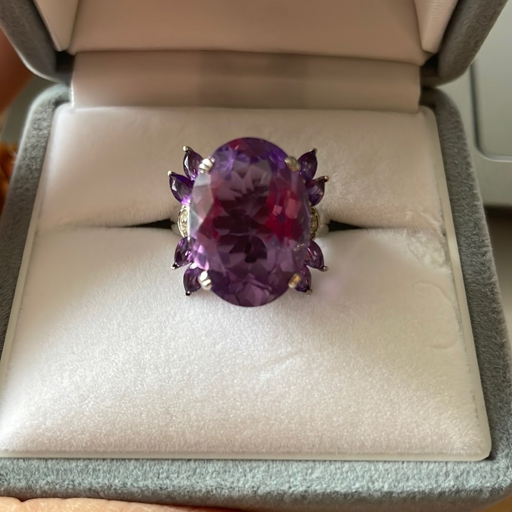 11 carat amethyst ring in solid 18k gold